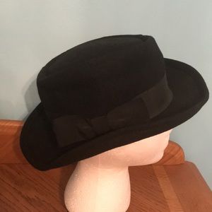 Ladies wool sturdy felt hat with  ribbon & bow